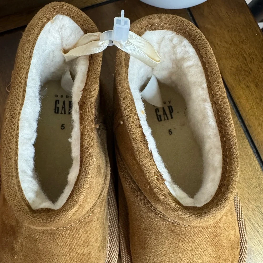GAP Tan Suede Baby Booties/Size 5